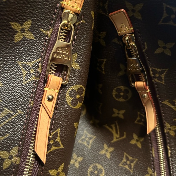 LV PURSE EXCEPTIONAL CONDITION - Picture 10 of 15